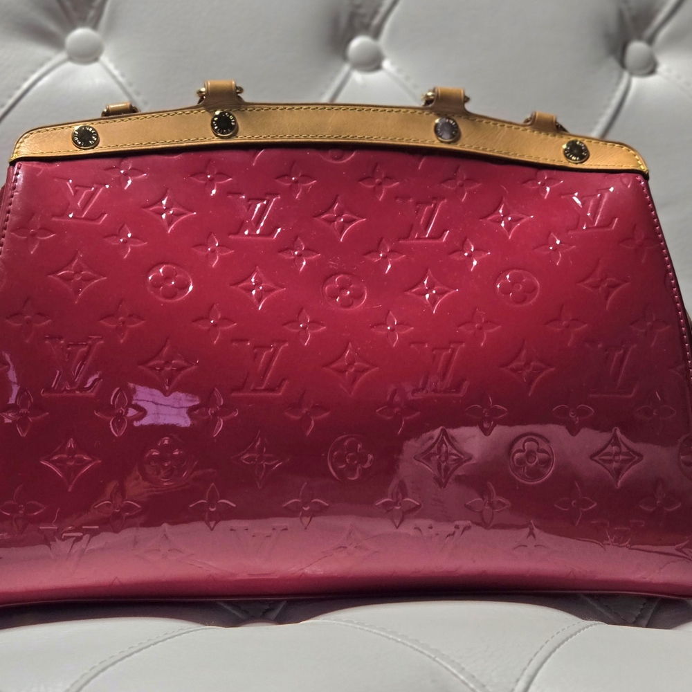 Louis Vuitton Brea MM Monogram Vernis bag in a deep red color, Very Good Con.COA